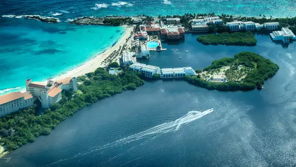Cancun from bird’s eye view (perspective)