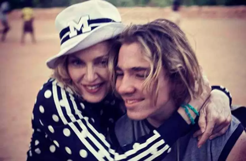 La cantante y su hijo de 15 años se reunieron en Londres, luego de varios meses de distanciamiento. ¿Será que el pleito legal por su custodia llegará pronto a su fin?