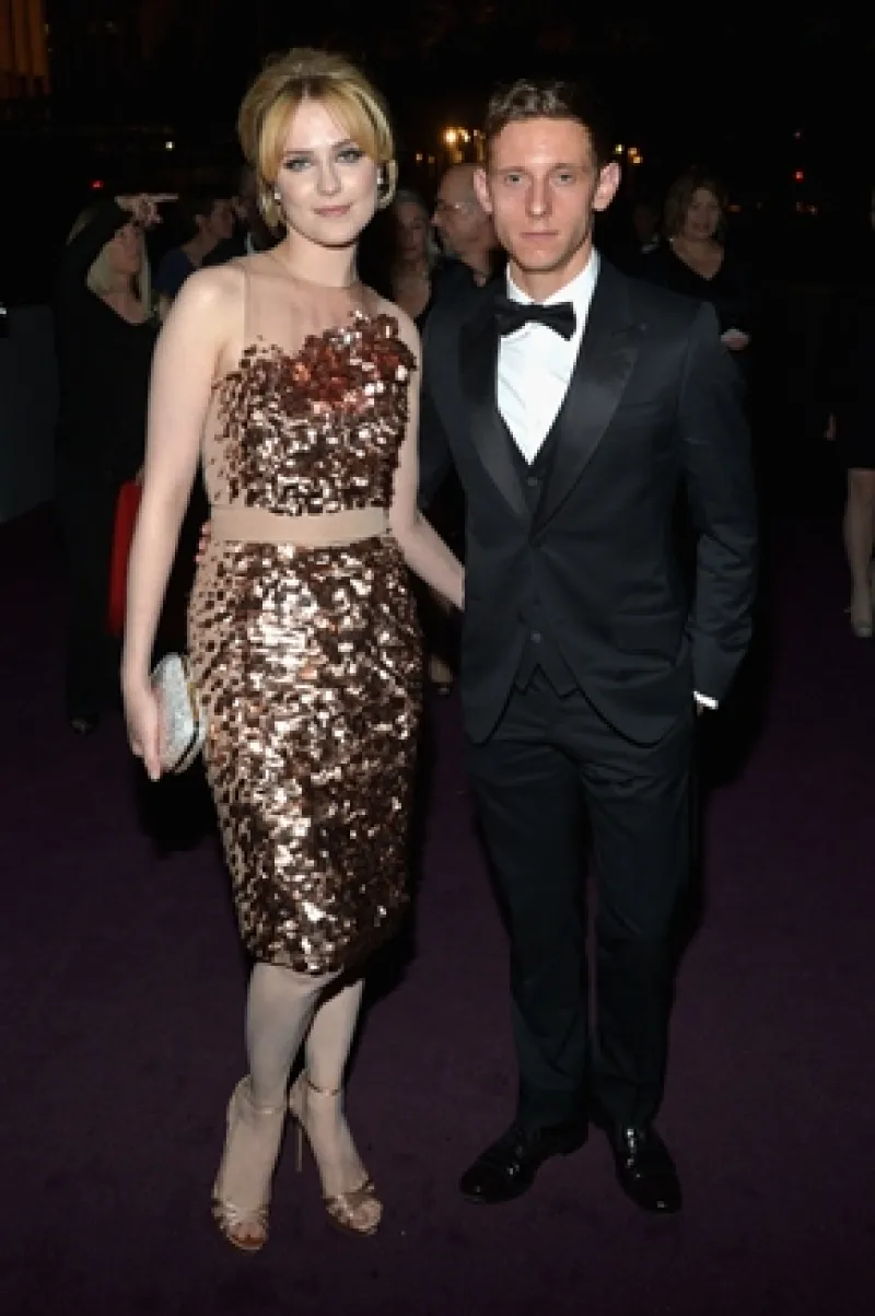 Fue en octubre pasado cuando la actriz y su esposo Jamie Bell sorprendieron con su repentina boda, ahora informaron que el bebé número uno viene en camino.
