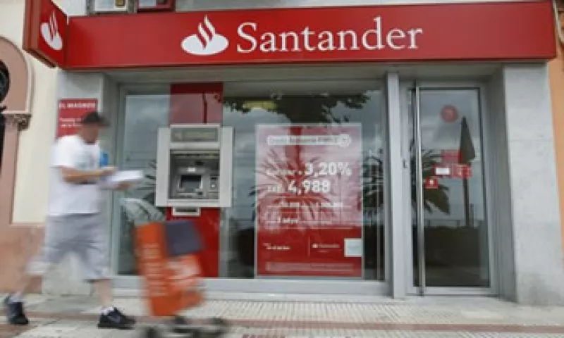 Fuentes señalan que los bancos ya fueron informados de la decisión de la calificadora. (Foto: Reuters)