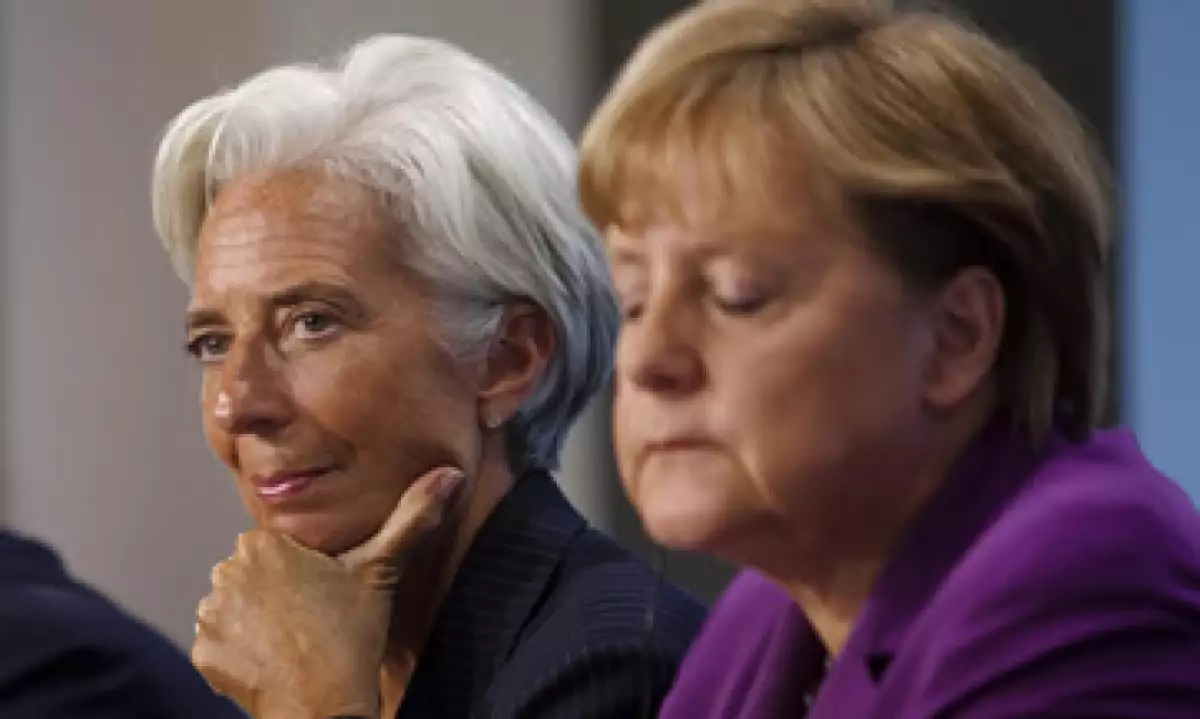 La canciller Angela Merkel (al frente) y la jefa del FMI, Christine Lagarde, abordarán la crisis de deuda de la eurozona. (Foto: AP)