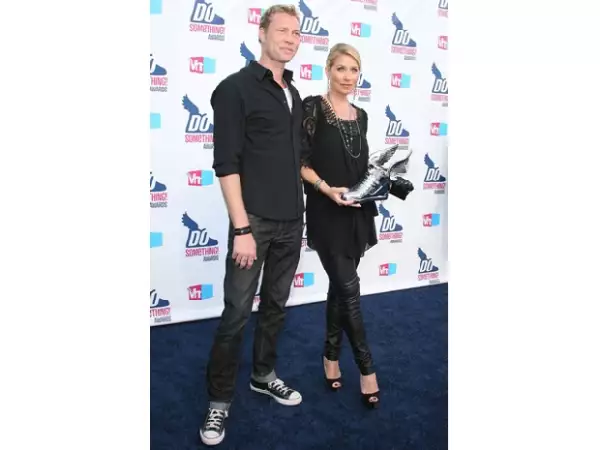 Christina Applegate diseña joyería para ayudar con la lucha contra el cáncer.