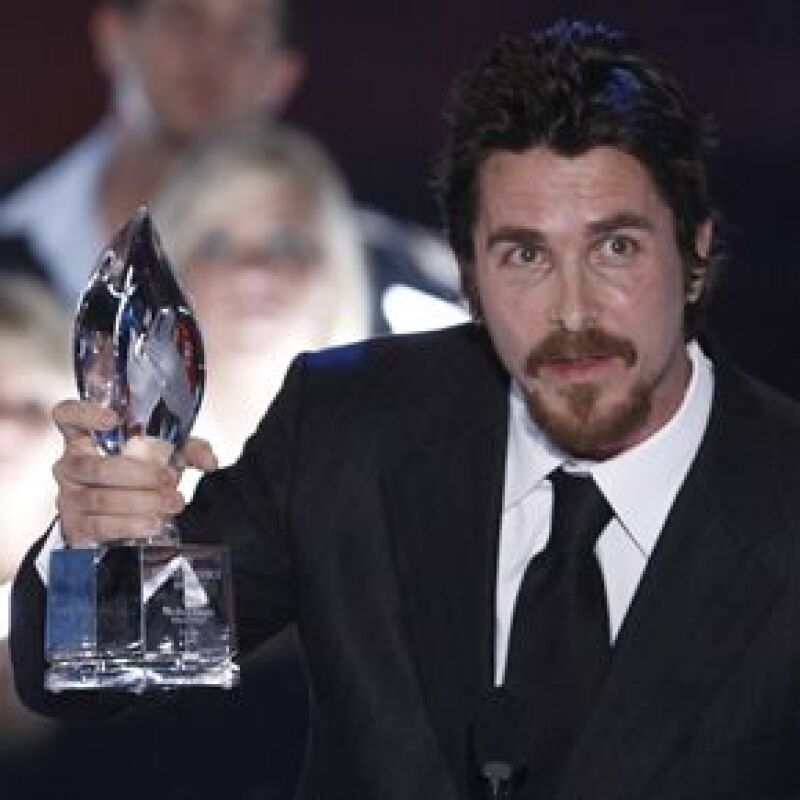 El protagonista de ‘El Caballero de la Noche’ ganó el premio por el mejor enfrentamiento en pantalla entre Batman y El Guasón en la 35ta edición de los Premios People Choice.