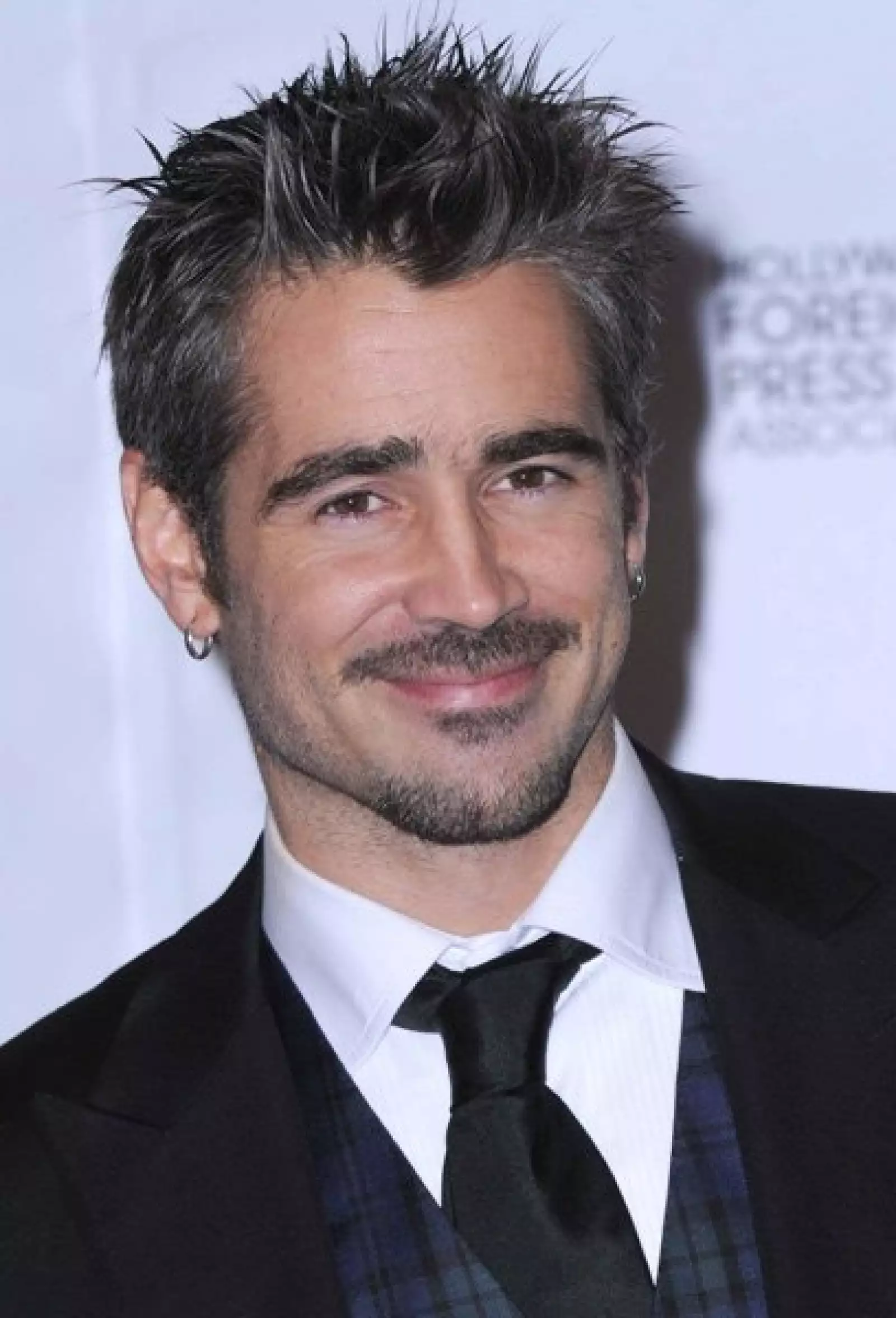 Colin Farrell, el guapo y rebelde irlandés, ya ha pasado por un matrimonio y muchos romances. Ahora está con la modelo polaca Alicja Bachleda-Curus, con quien tiene un hijo, pero de momento nada de boda.