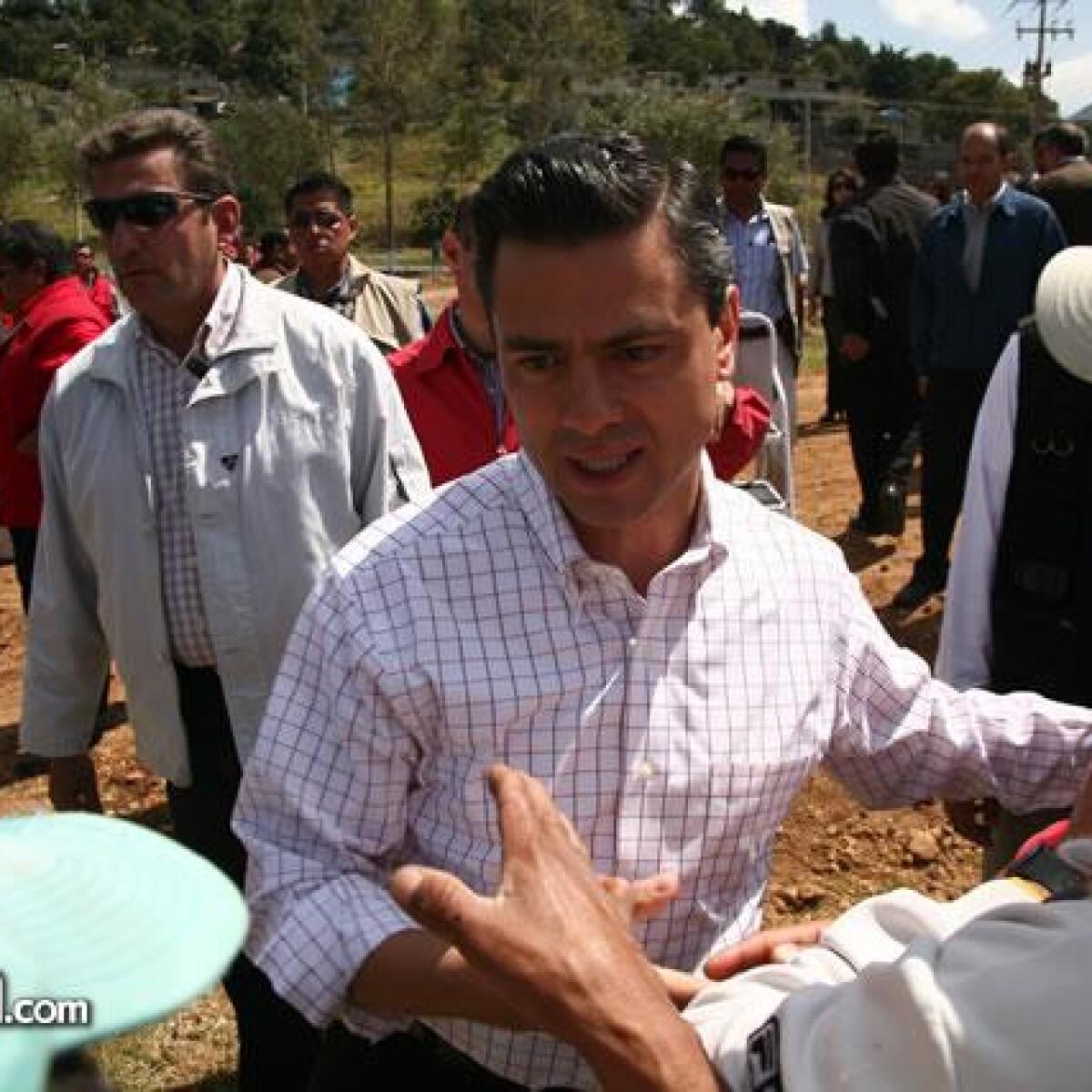 Sissi Harp, Vanessa Anaya y Peña Nieto en la inauguración...