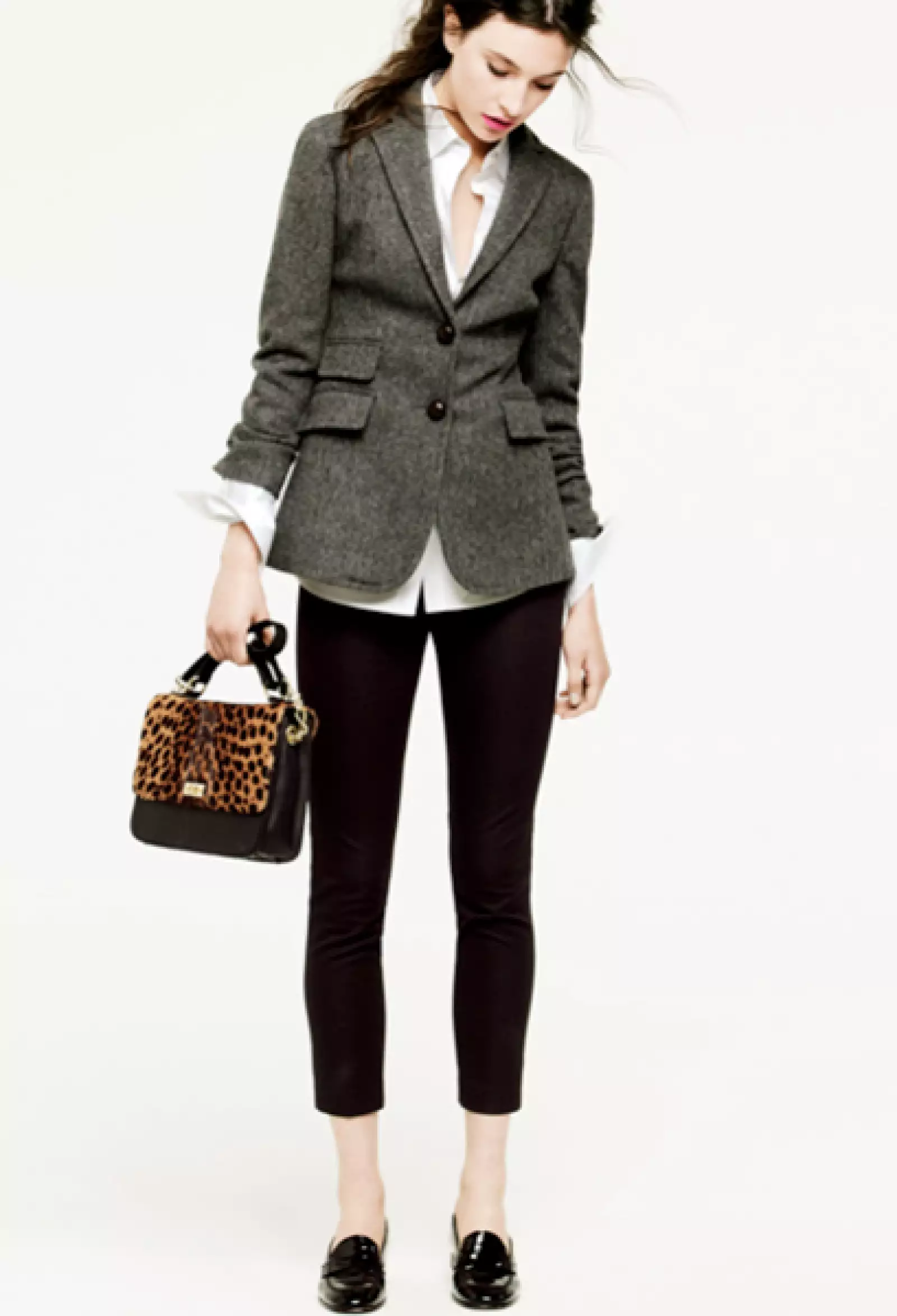 Los leggings en diferentes tonalidades son un obligado pues además de ser comodos, son ideales para acompañar a suéteres, túnicas, camisas y sacos.