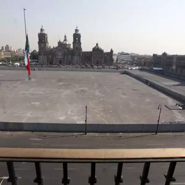 En México, el resguardo de la plancha del Zócalo capitalino corre a cargo de elementos del Estado Mayor Presidencial.