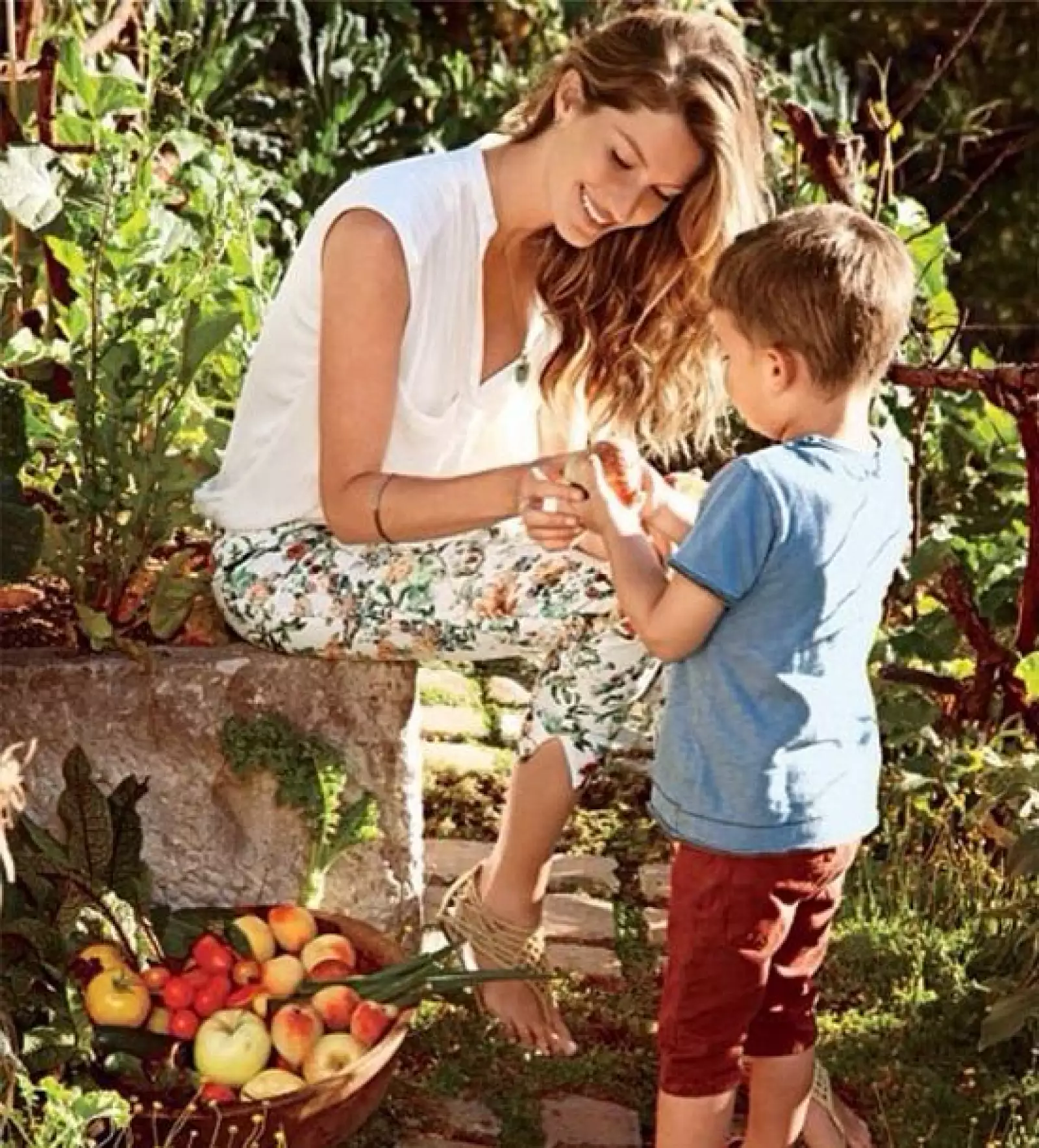 La modelo comparte con frecuencia hermosas postales, como esta, a lado de sus hijos.