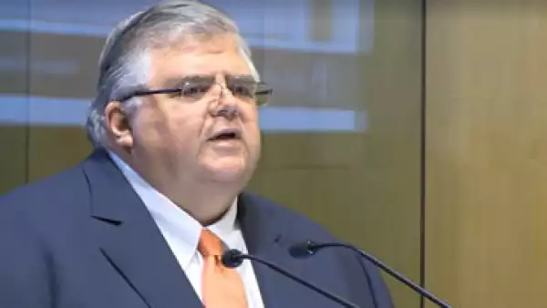 Agustín Carstens, titular de Banxico, dice que el peso está subvaluado ante el dólar estadounidense. (Foto: Tomada de ustream.tv/channel/banxico )