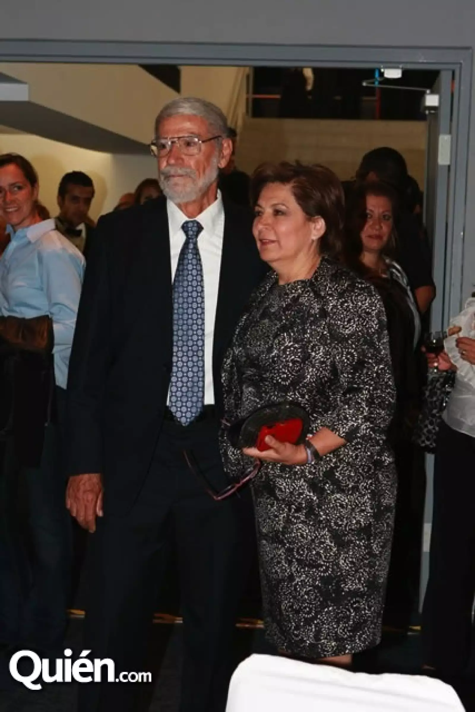 Isabel Miranda de Wallace, candidata al Gobierno del DF, con su esposo Enrique.