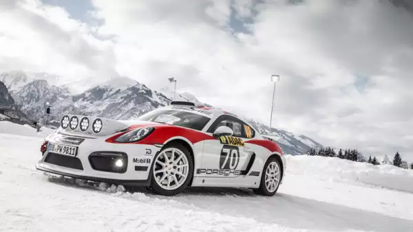 Porsche Cayman GT4 Rallye