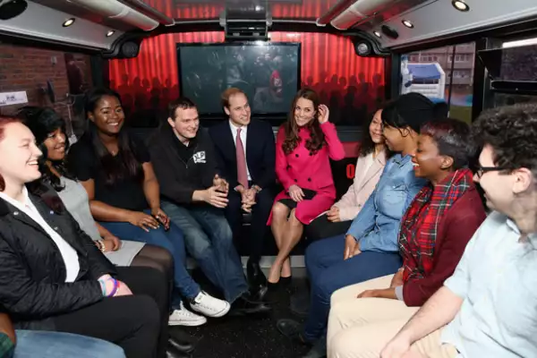 Los duques de Cambridge se mostraron muy humildes con las personas del sur de Londres, pues incluso se subieron a su autobús.