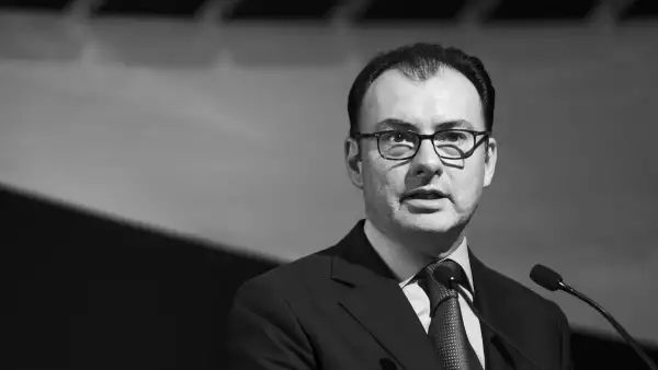 Especialistas ven necesario regresar al equilibrio fiscal y recortar gasto.