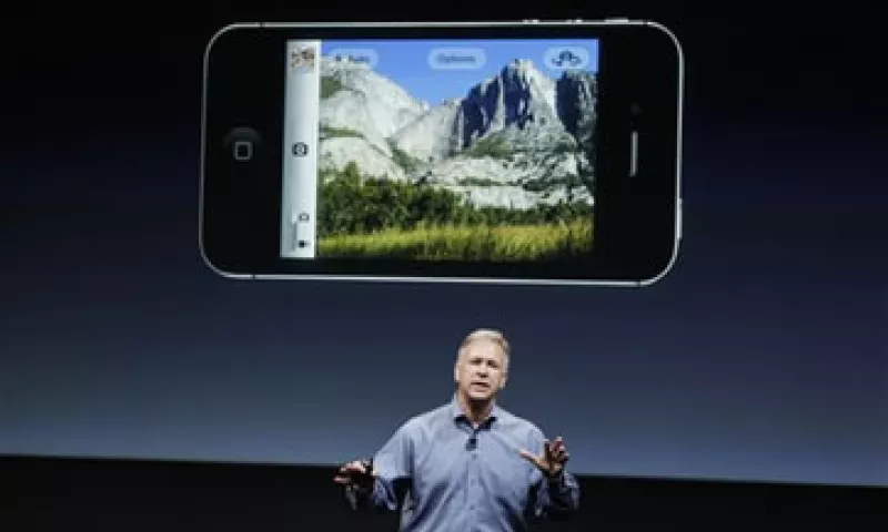 El nuevo teléfono de Apple decepcionó a inversores y fanáticos de la firma de la manzana. (Foto: AP)