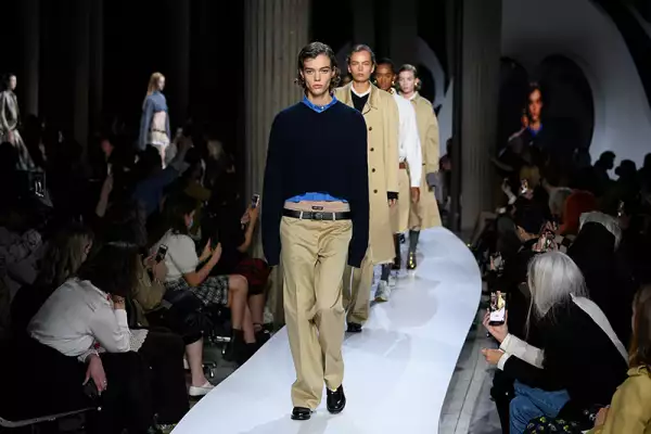 Foto: Shutterstock, Miu Miu SS22