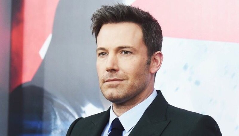 Ben Affleck se disculpa por tocar seno a actriz hace años