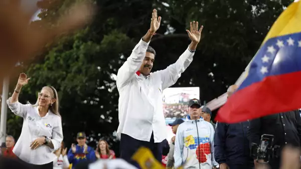 Nicolás Maduro amaga con "romper relaciones" con WhatsApp