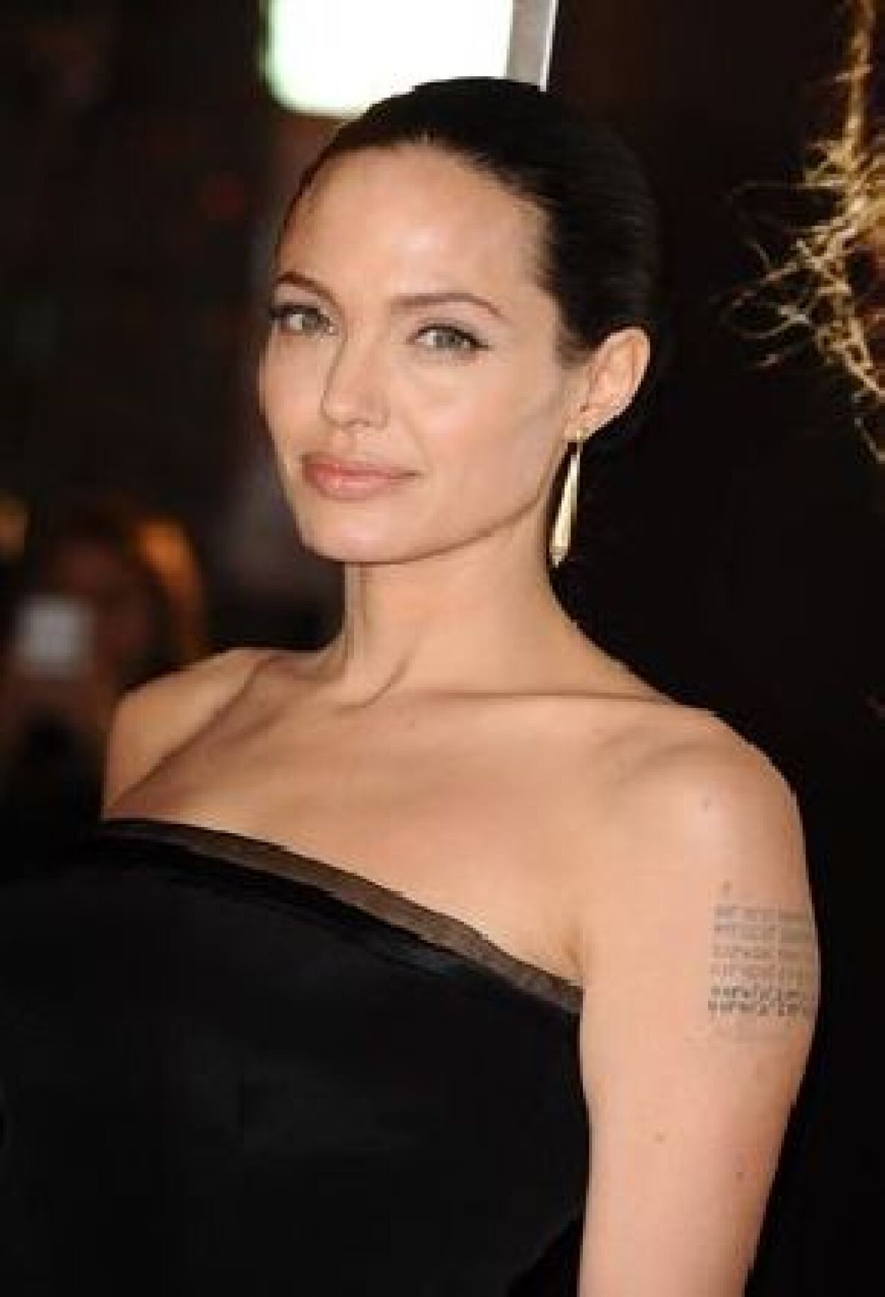 se busca pelicula angelina jolie tatuajes