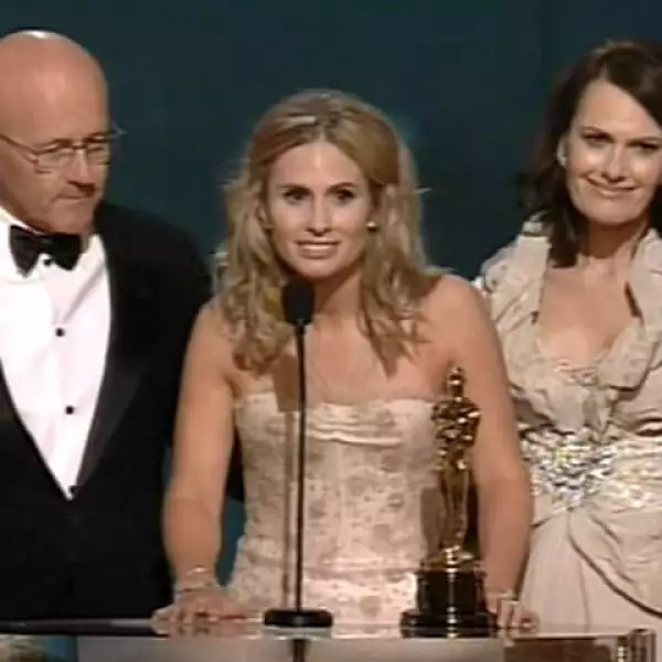 El Oscar a Mejor Actor de Reparto fue para el australiano Heat Ledger, la estatuilla fue recibida por sus padres que ofrecieron un emotivo discurso.