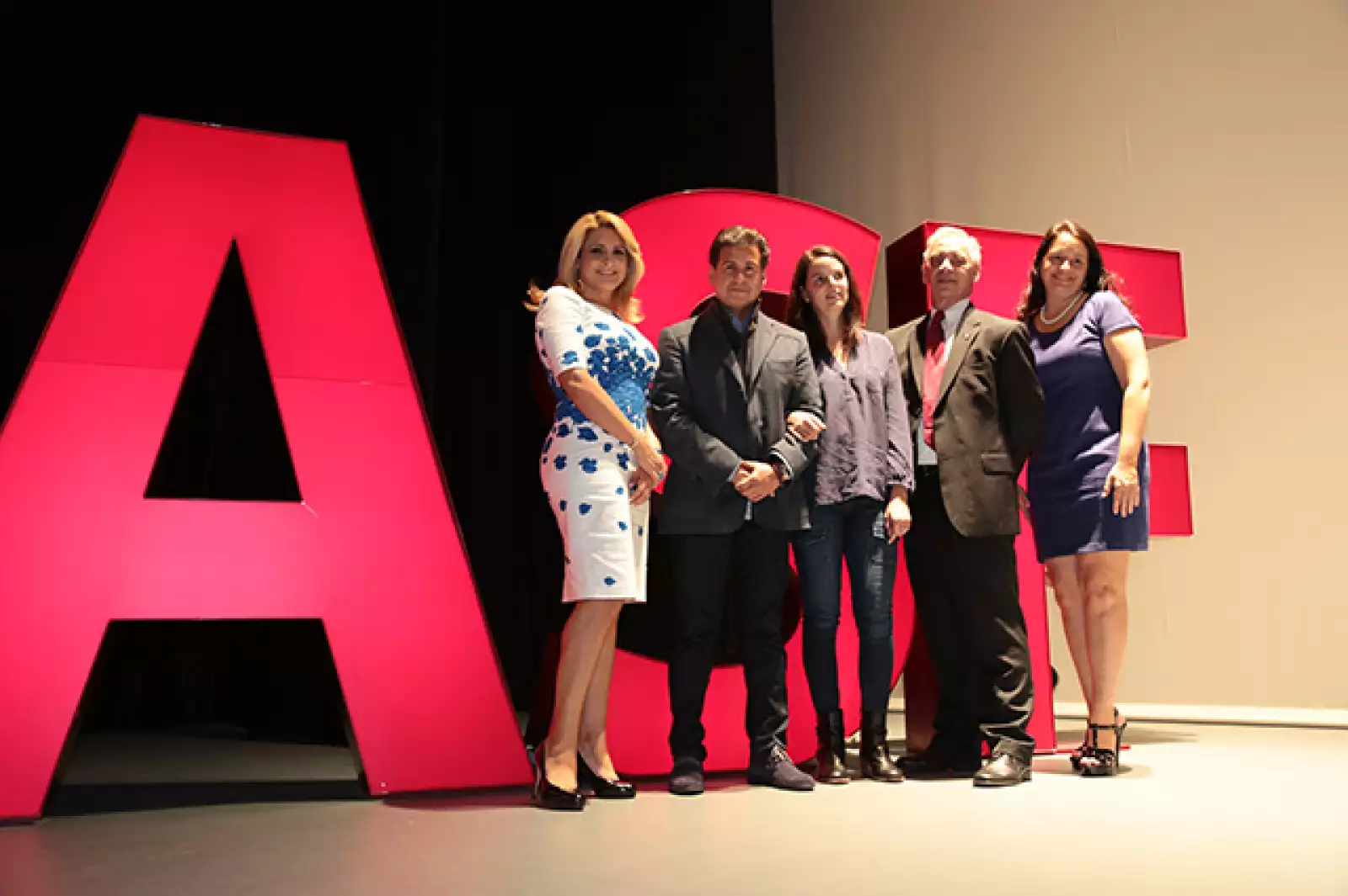 Yvette Romero,Manuel Lazcano,Paola Pérez de Mendoza,Paul Williams,Roberta Hernández