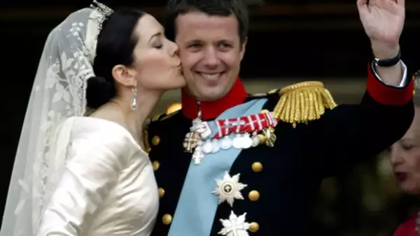 El día de hoy los futuros reyes de Dinamarca cumplen 10 años de casados. Aquí un recuento de su historia de amor, un cuento de hadas donde la plebeya se quedó con el príncipe.