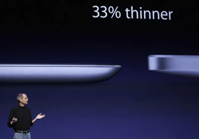 Steve Jobs presumió el nuevo equipo de Apple. (Foto: AP)