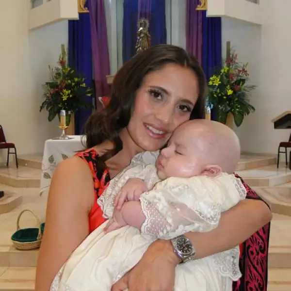 Mónica Ladrón de Guevara con Matías