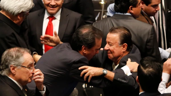 El Pleno del Senado aprobó en lo general y particular el dictamen de la reforma energética.