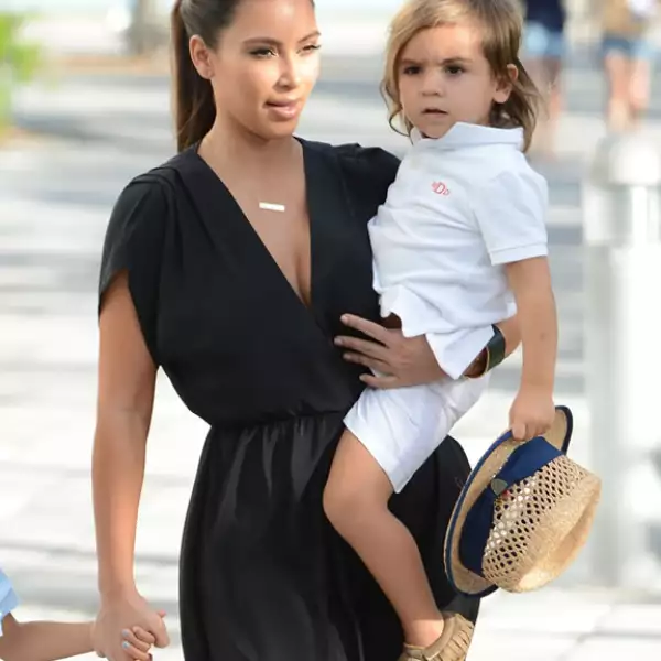 Quien más lo consiente es sin duda su tía Kim.