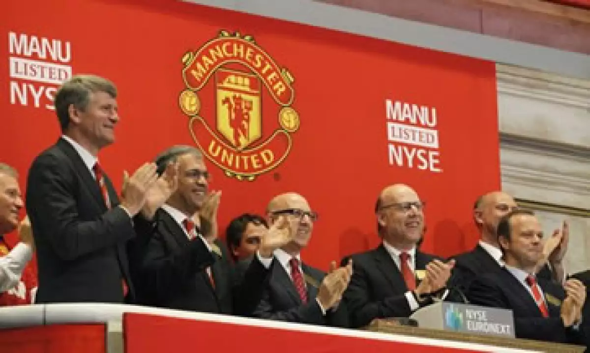 La OPI valuó al equipo inglés en 2,300 mdd.   (Foto: Reuters)