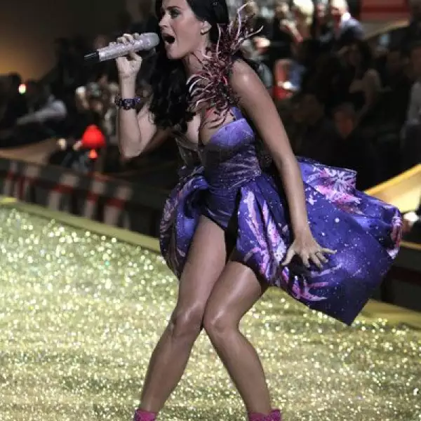 Katy Perry cantó durante el desfile.