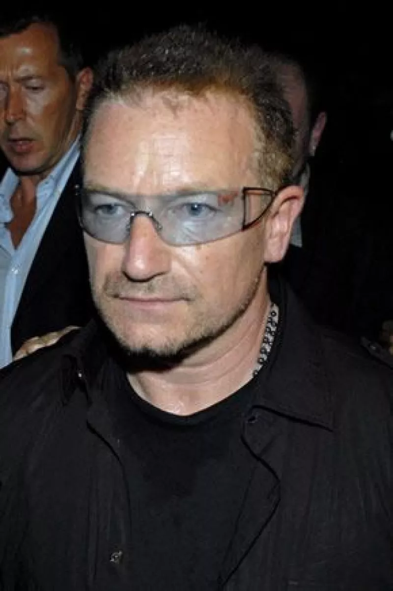 El vocalista de U2 urgió a los países ricos a que cumplan su promesa de apoyar a este continente.