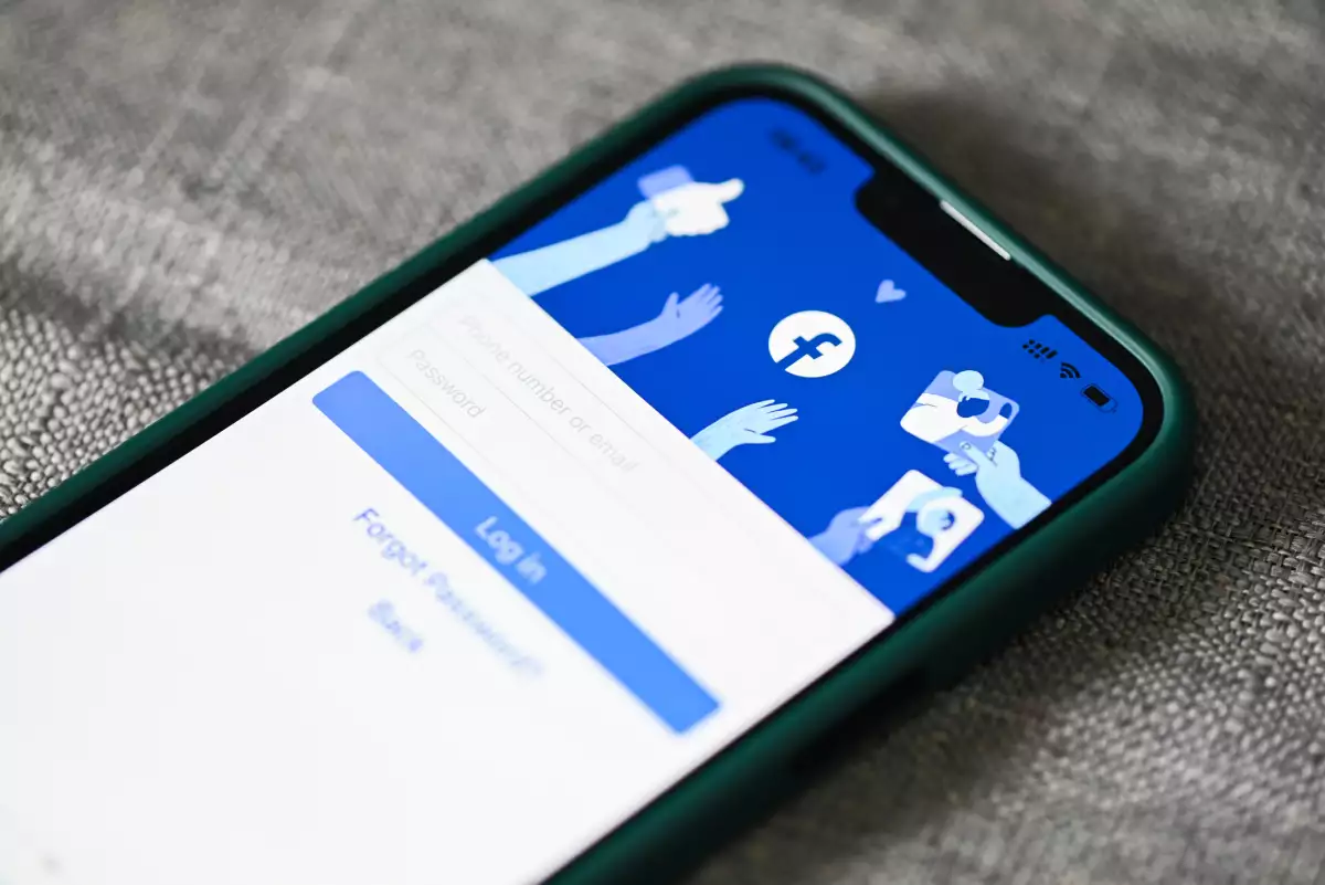 Facebook alertó a usuarios por filtración de datos