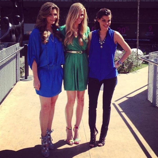 Montserrat Oliver, Bárbara Coppel y Brooklyn Decker afuera de Liverpool Polanco.