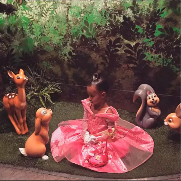 La pequeña de tres años fue celebrada en grande por su famosa familia.