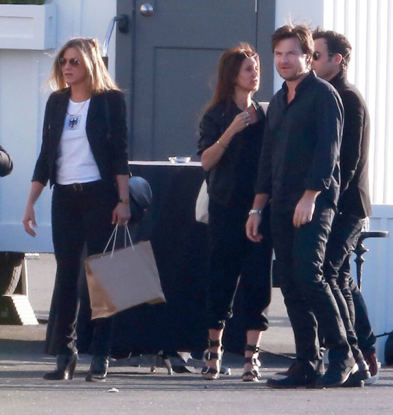 Jennifer Aniston fue una de las exclusivas invitadas a la fiesta y llegó acompañada de su prometido Justin Theroux.