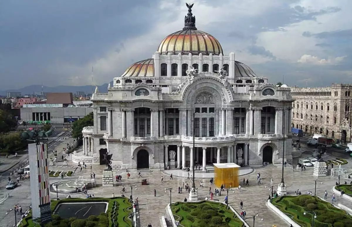 El Palacio de Bellas Artes se comenzó a construir el 2 de abril de 1904 e inaugurado el 29 de septiembre de 1934.