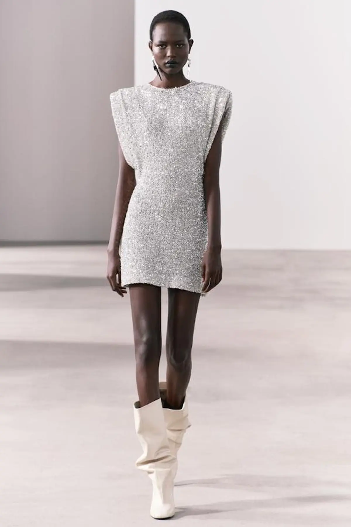 vestido-con-hombreras.jpg