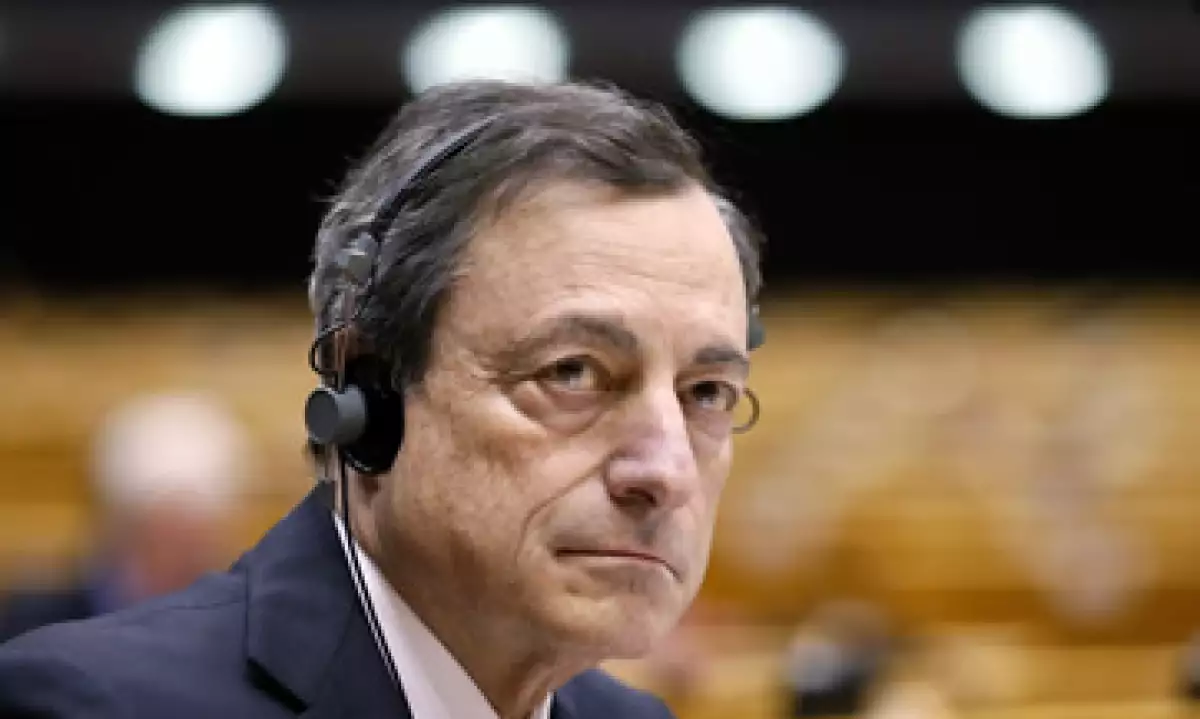 El BCE, presidido por Mario Draghi, planea gastar 66,740 mdd al mes en la compra de bonos soberanos. (Foto: Reuters )