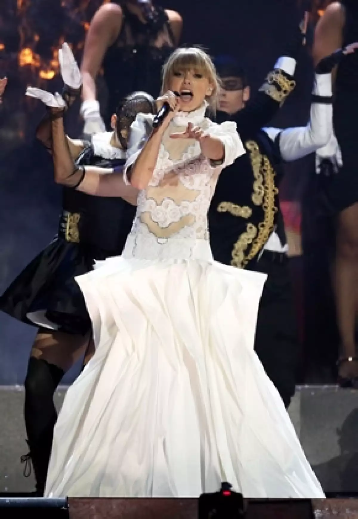 Taylor Swift durante su show en los BRIT Awards en febrero.