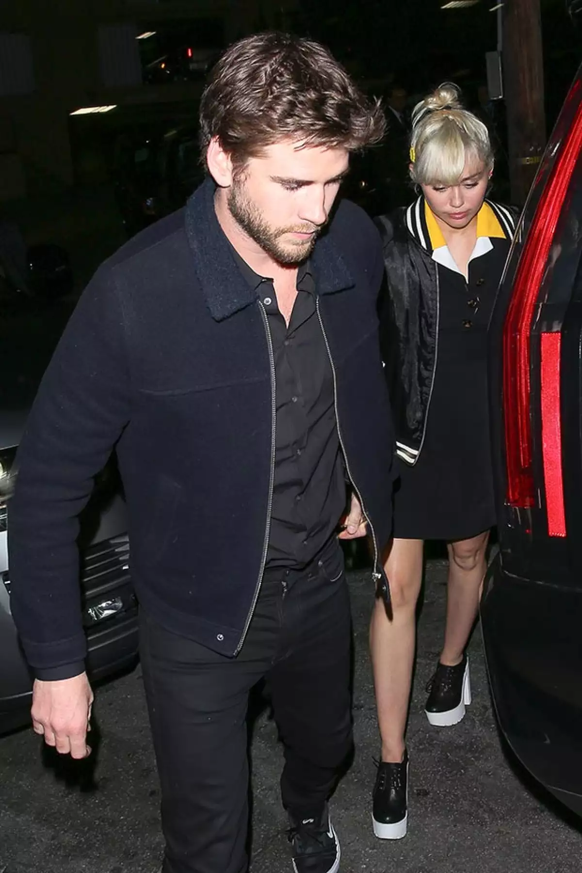 En medio de los rumores de una reconciliación, Miley y Liam fueron captados tomados de la mano al salir de un after party en Los Ángeles.