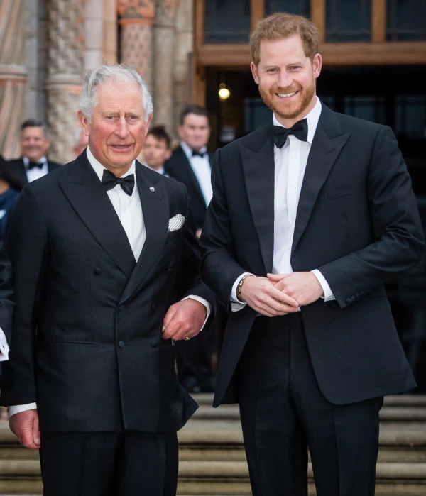 Príncipe Harry y rey Carlos III