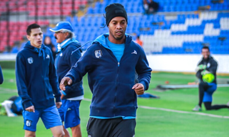 Ronaldinho podría permitir a Vázquez Aldir aprovechar el mercado de millones de fanáticos del futbol en EU. (Foto: tomada de twitter.com/10Ronaldinho )