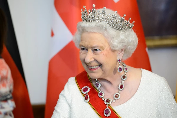 Algunas de las piezas de la colección de joyería de la reina Isabel II
