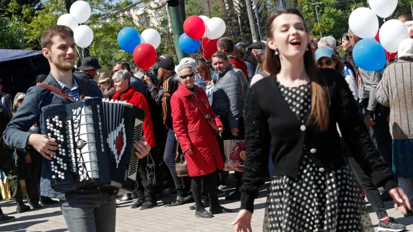People mark the anniversary of the victory over Nazi Germany in World War Two in Mariupol