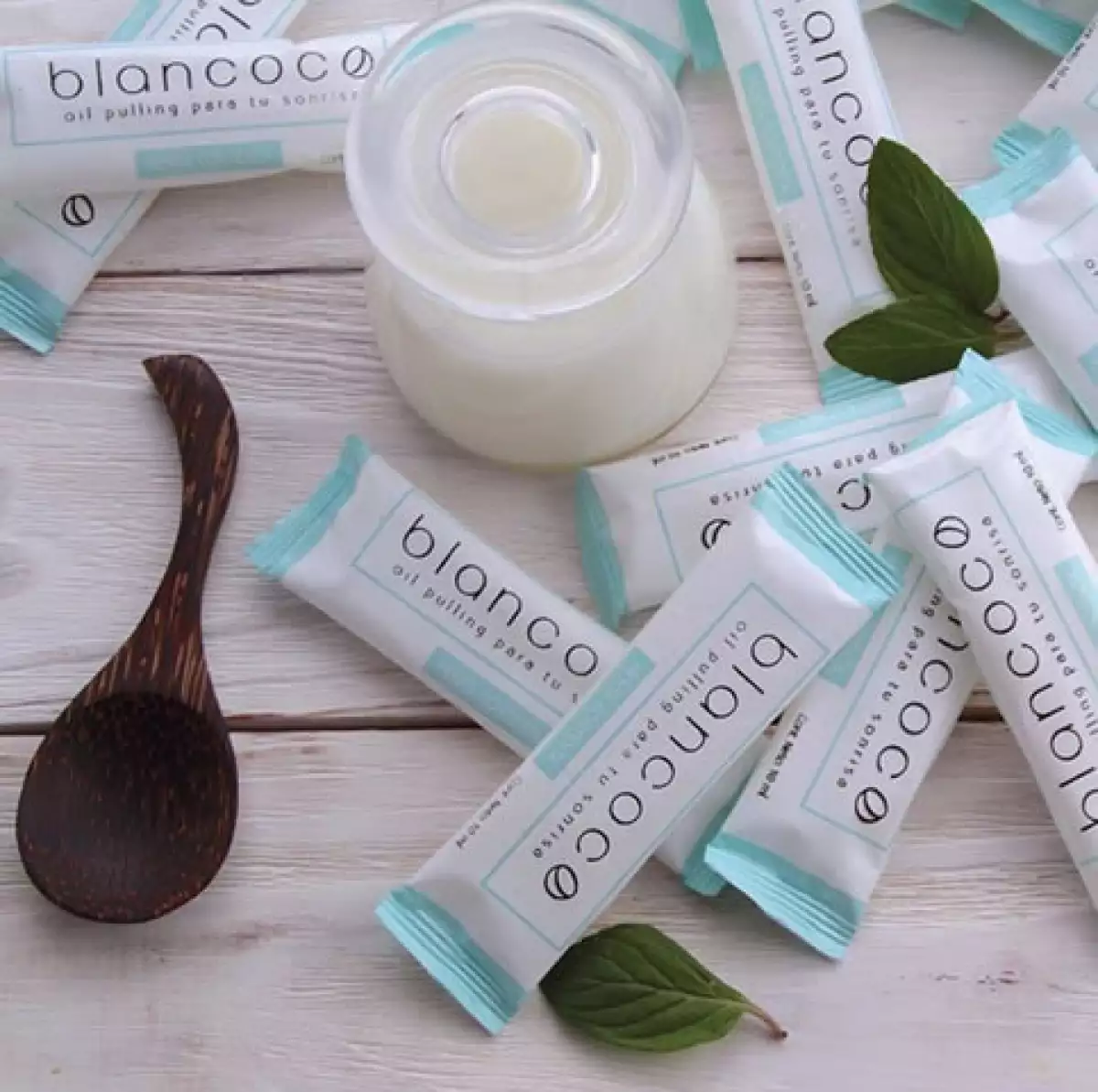 Tras muchas pruebas de imagen y laboratorios, cuatro apasionadas del mundo de lo natural crearon Blancoco, la alternativa perfecta y accesible para el blanqueamiento dental que está en boca de todos.