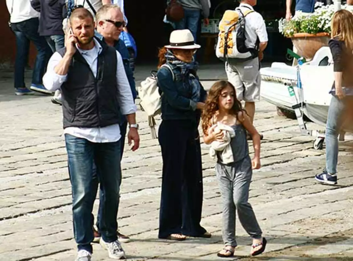 La familia lució cómodos looks para la ocasión.