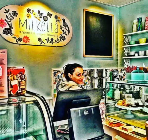 El Güero Franco apoya a su nueva esposa en su faceta como empresaria, al frente de Milkella, un negocio de postres orgánicos y veganos.