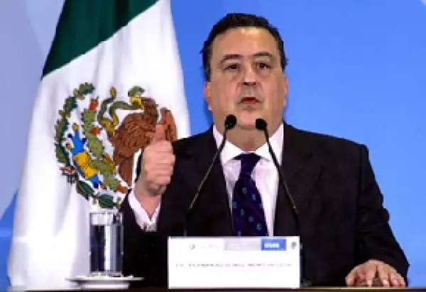 Gómez Mont dijo que seguirá comunicando lo que tengan que ver con su cargo como funcionario de gobierno.