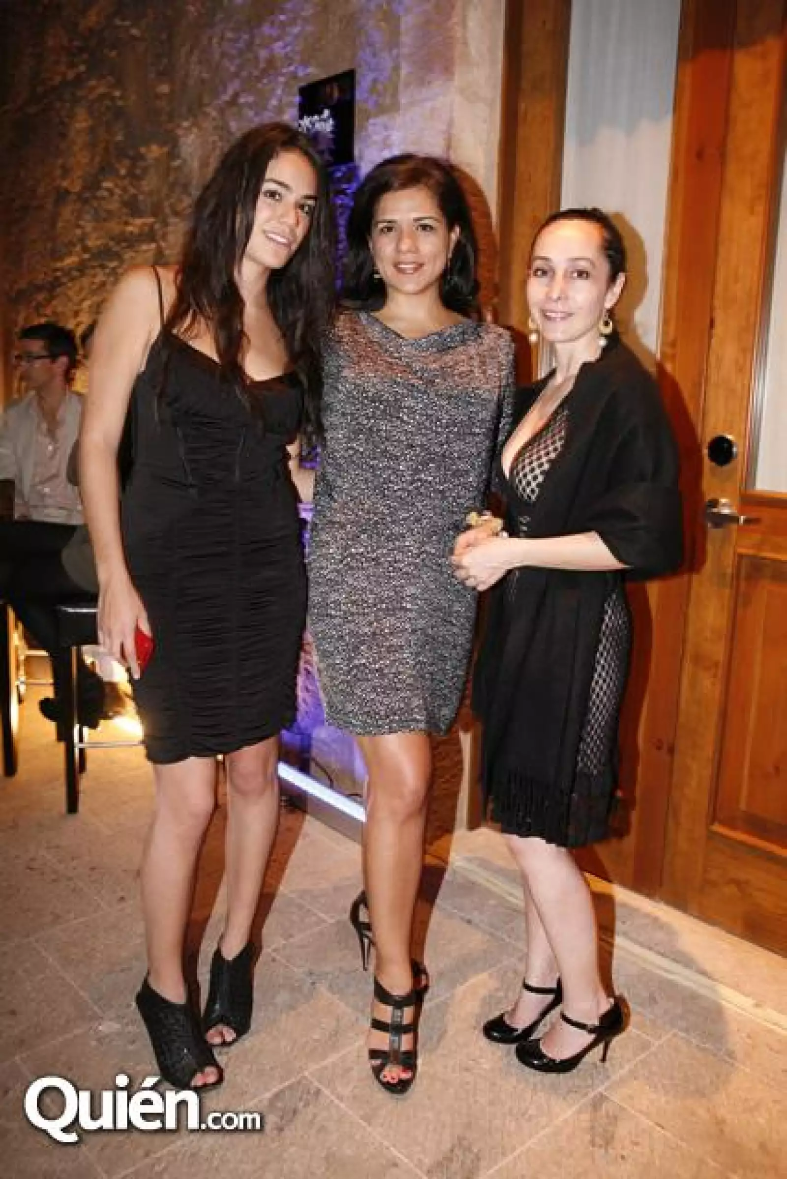 Carola Martí,Laura López,Margarita Robles